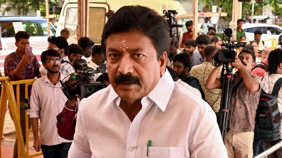 Tamil Nadu politics LIVE: AIADMK reacts sharply to rebel MLAs, AMMK expels party's lone legislator