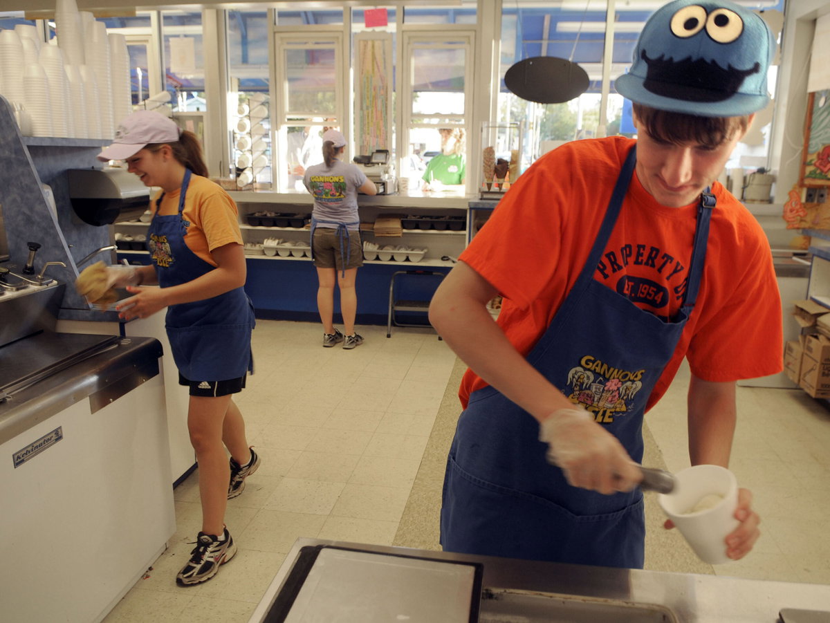 Teen summer job market hits historic all-time low - LocalNews8.com
