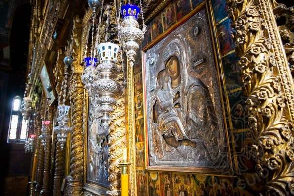 The greatest Serbian holy relics from Mount Athos have arrived in BelgradeSerbian Monitor