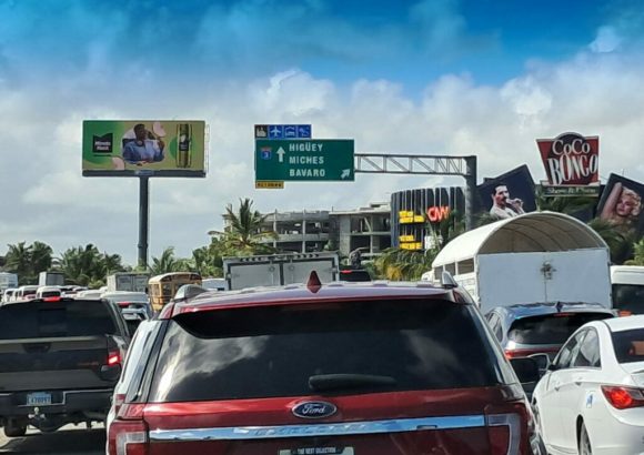 Traffic chaos in Punta Cana: traffic jams surpass those in the capital
