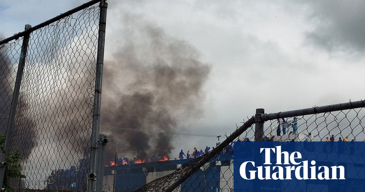 Venezuela inmates occupy prison roof and set fire to mattresses to protest alleged abuses | Venezuela