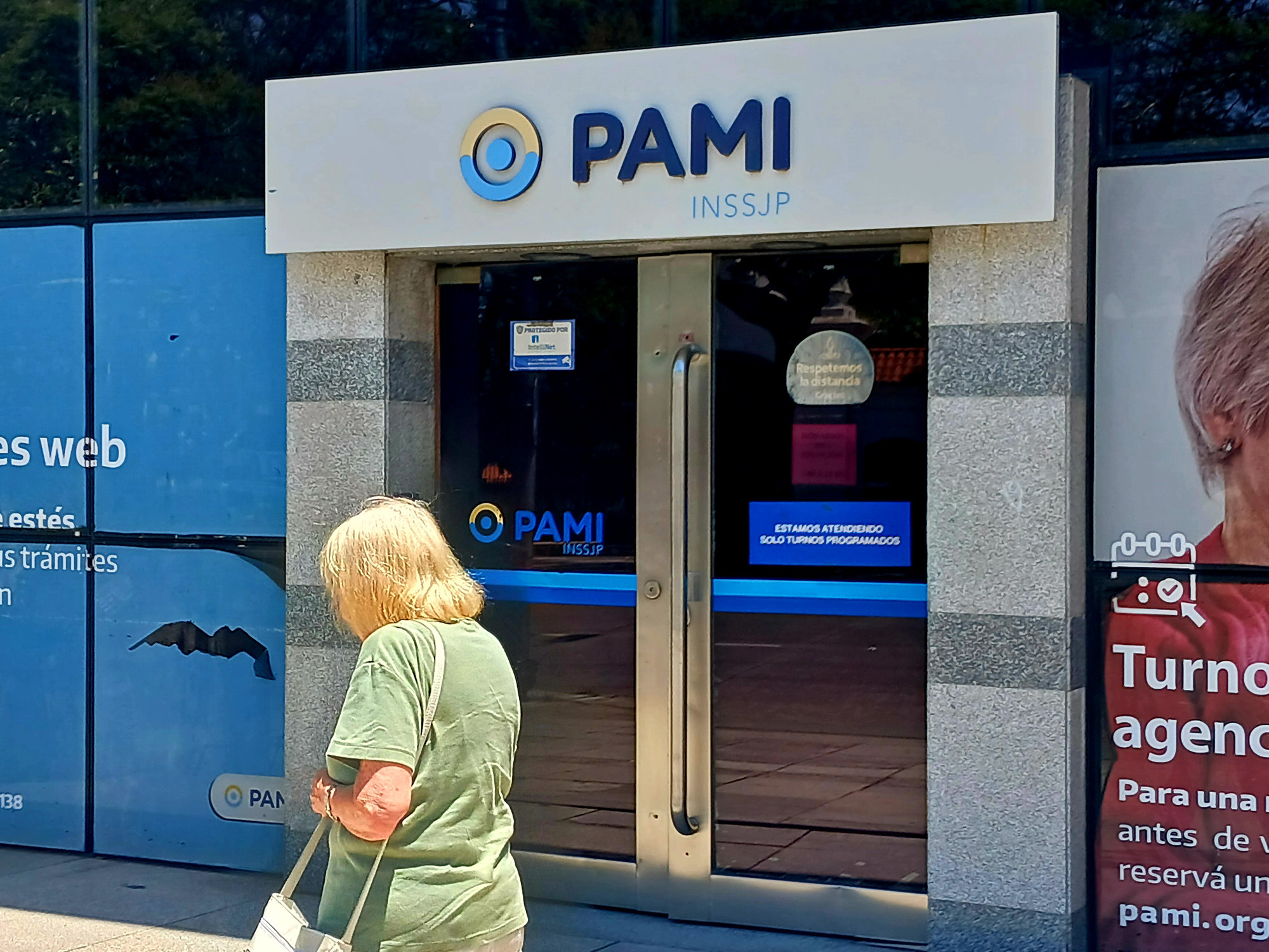 PAMI: qué hacer si no estás en casa cuando llegan tus insumos médicos