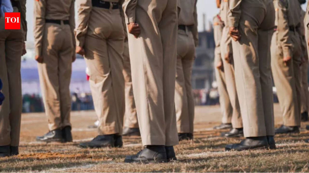 8 police constables booked for using forged freedom fighter dependent documents in UP recruitment | Prayagraj News
