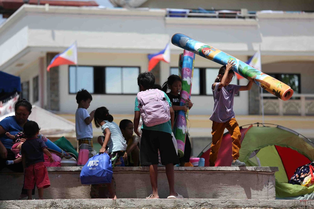 Aftershocks complicate Philippine recovery from quake that killed 45 and displaced thousands