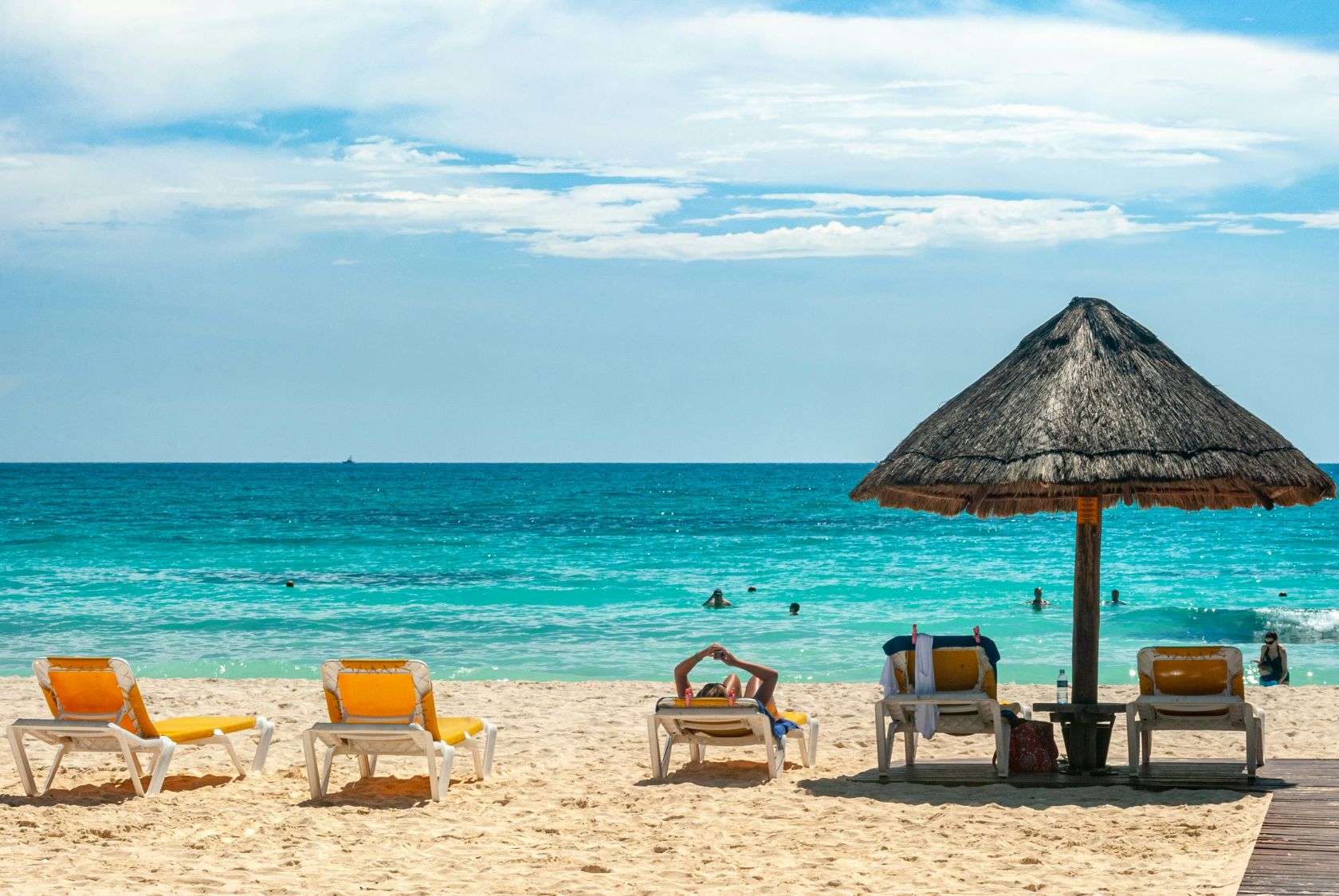 Algarve to introduce beach maps to end confusion over beach umbrellas