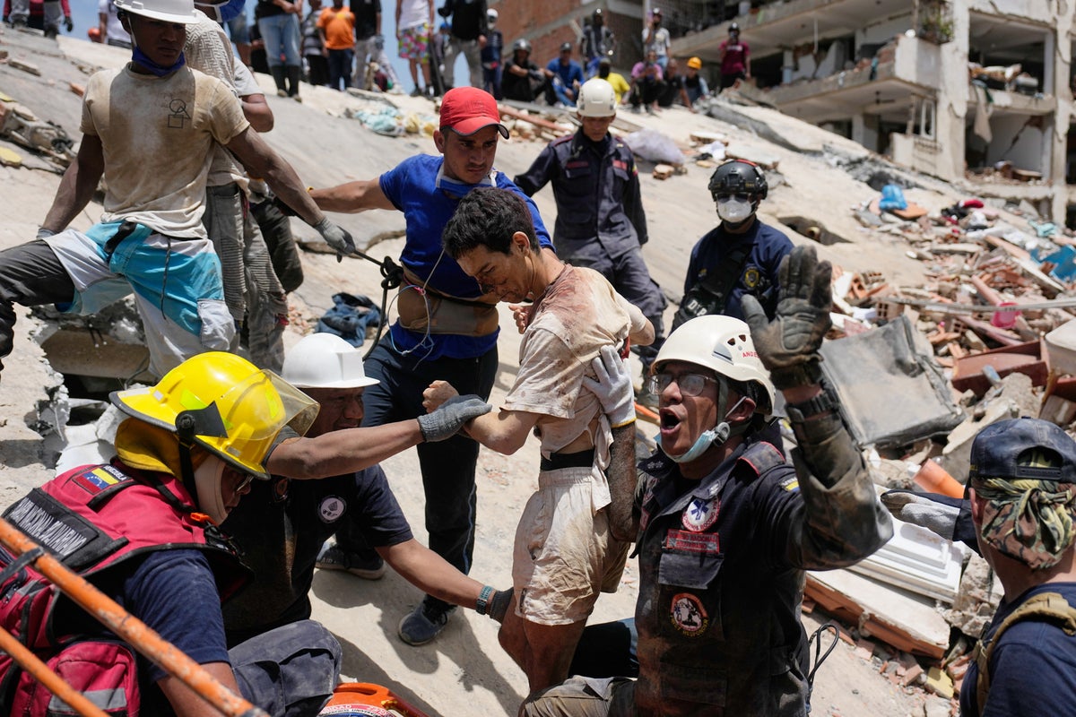 As survivors are pulled from rubble of Venezuela earthquakes, relatives of missing hold out hope