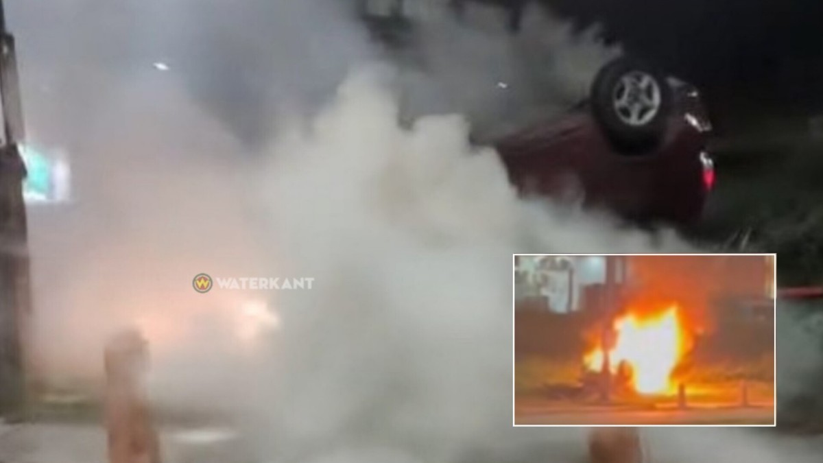 Auto slaat over de kop en vliegt daarna in brand