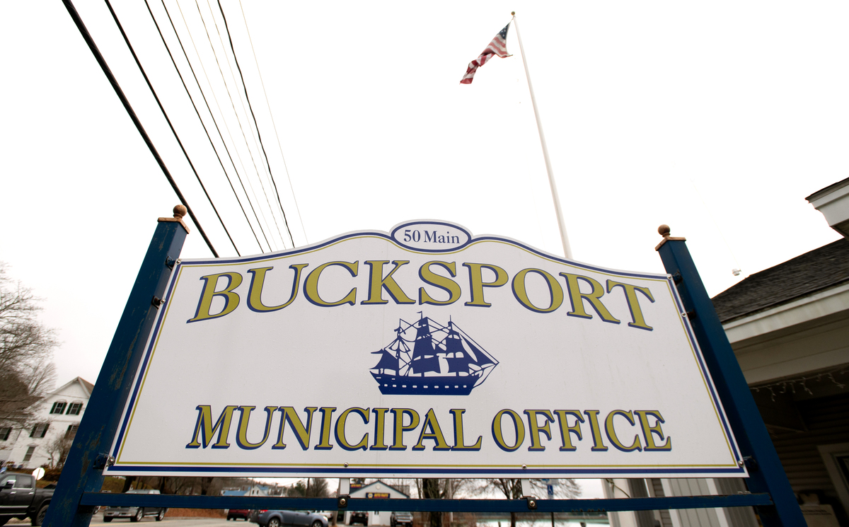 Bucksport committee tables Pledge of Allegiance motion