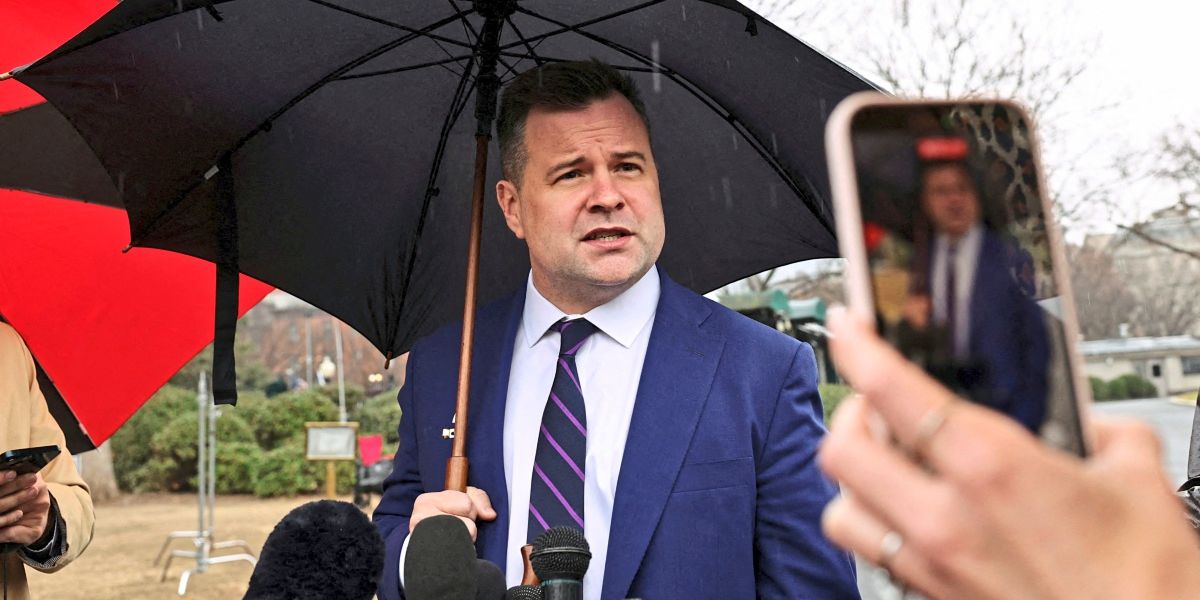"Bulldozer" Bill Pulte soll die US-Geheimdienste auf Trump-Linie bringen - USA
