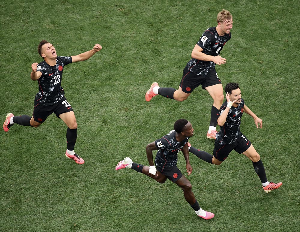 Canada Edge South Africa to Reach the Round of 16