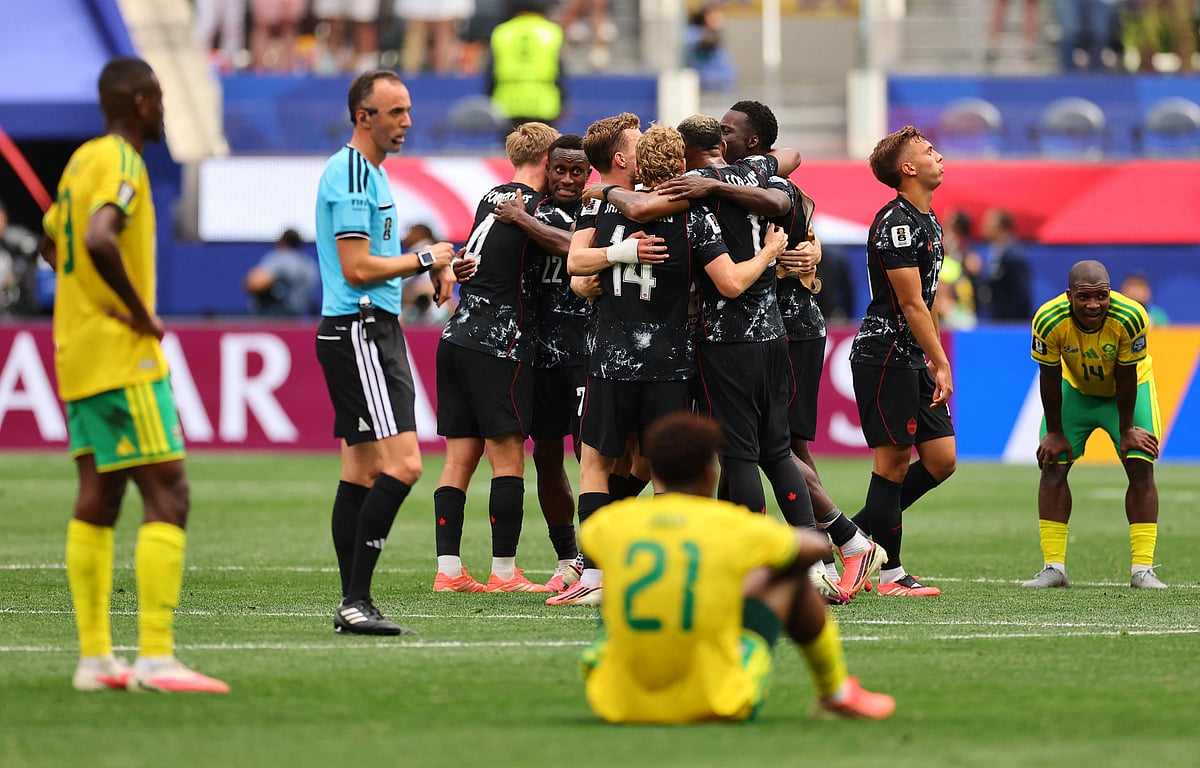 Canada beat South Africa 1-0 to reach World Cup last 16