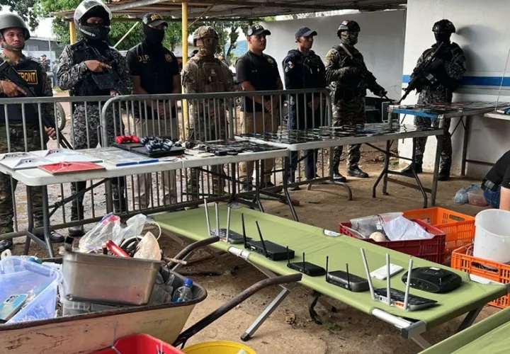 Cell Phones Firearms and Starlink Antennas Seized at La Joyita Prison in Panama
