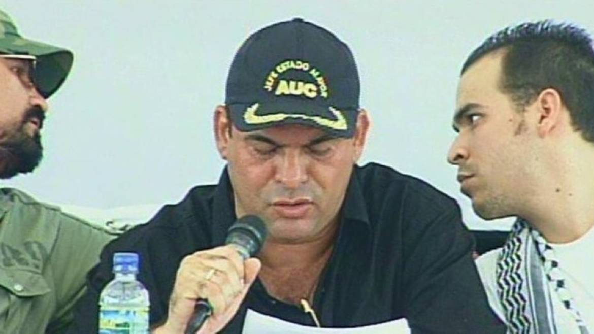 Cepeda files criminal complaint against De la Espriella over paramilitary ties
