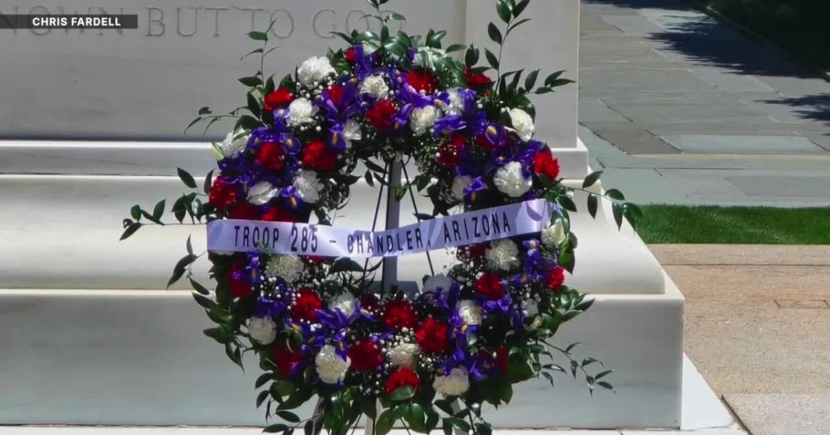Chandler Eagle Scouts place wreath at Tomb of the Unknown Soldier