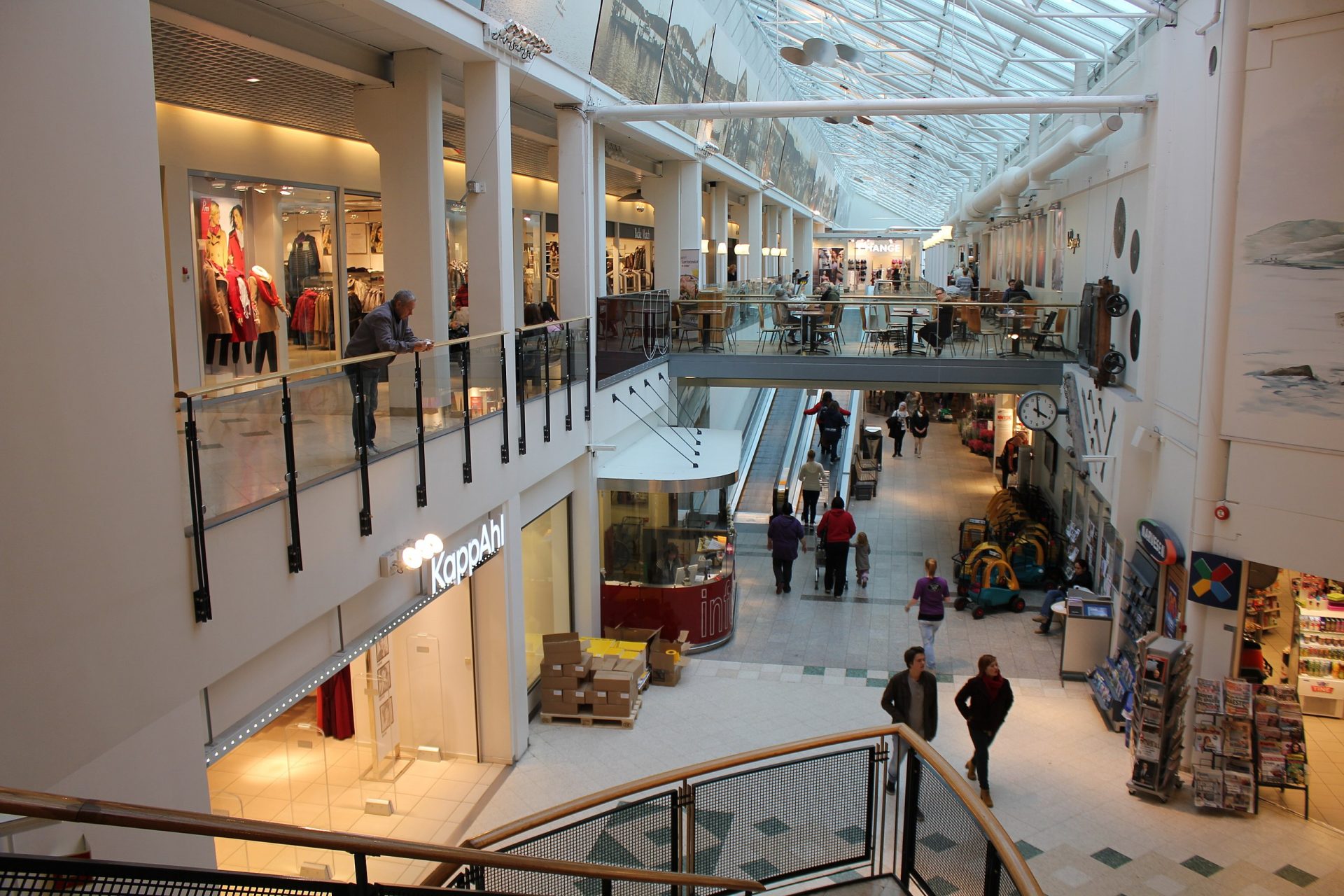 Consumers give economy a fresh lift