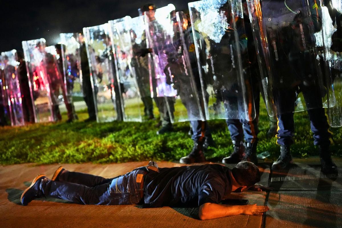 Curfew sparks protests at Newark ICE detention center
