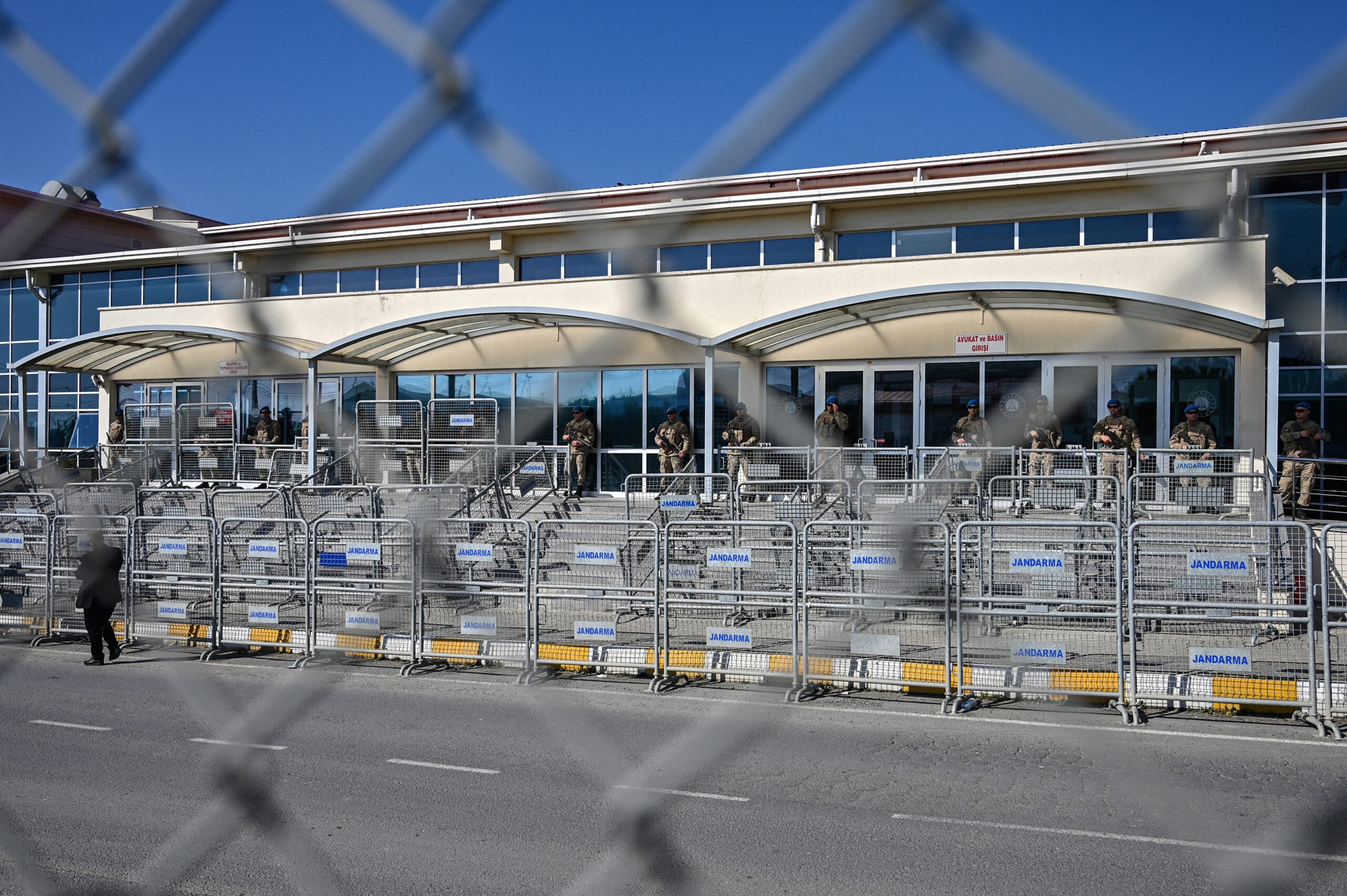 DEM Party delegation reports overcrowding, medical care problems in Turkish prisons