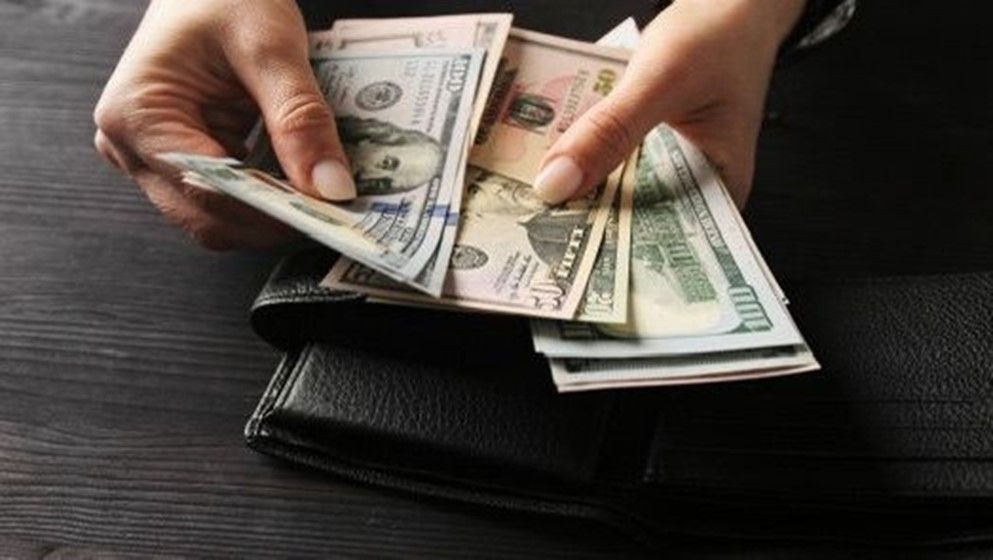 Dollar Extends Gains as Yen Nears Japan’s Intervention Thresho...