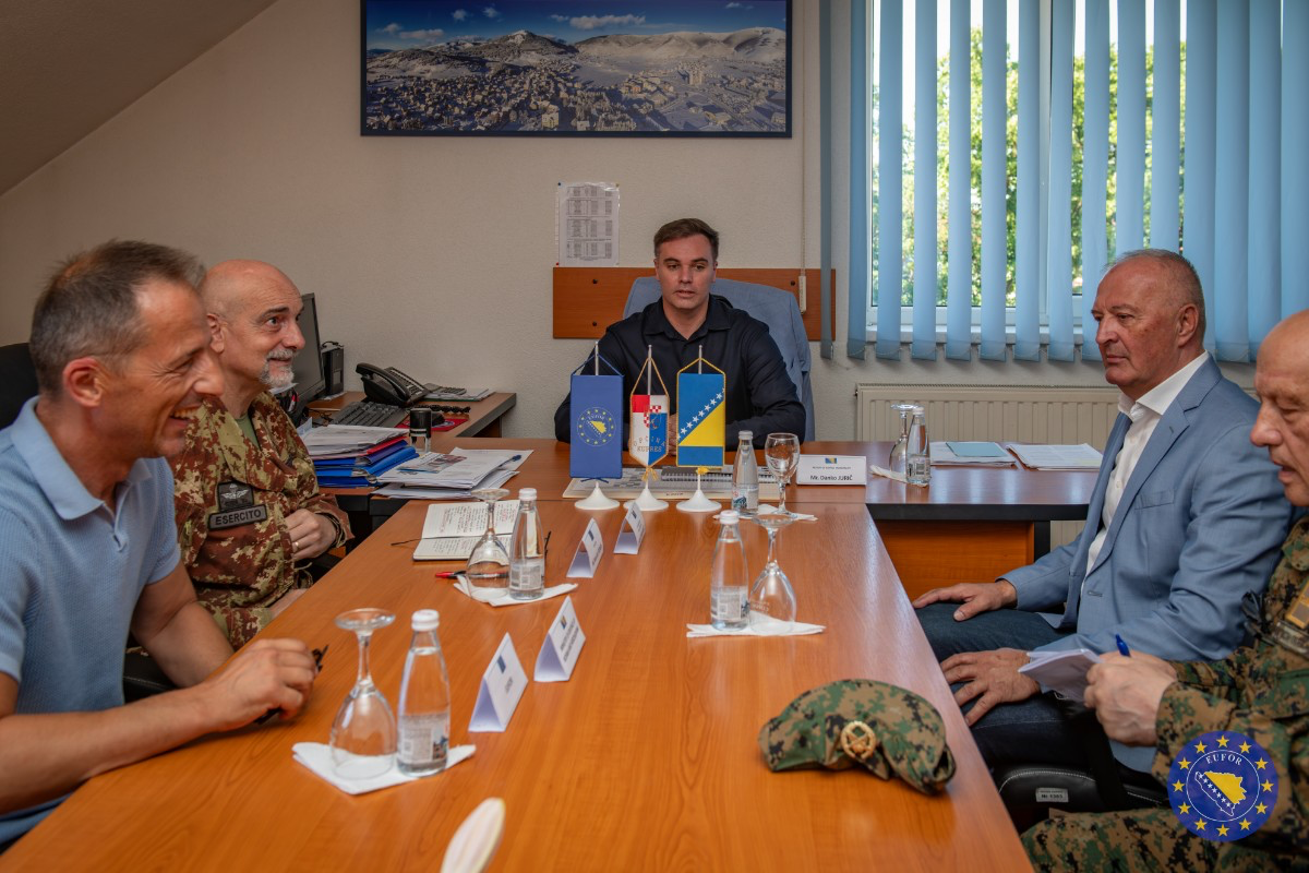 EUFOR Commander Visits Municipal Leaders in Kupres Together with the Minister of Defence of BiH