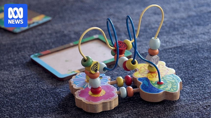 Early childhood educators burnt out, stretched and 'paid peanuts', experts say