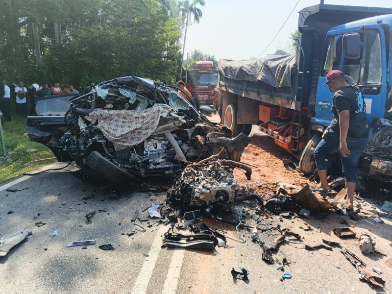 Family of six including baby die in SUV collision with tipper truck (video)