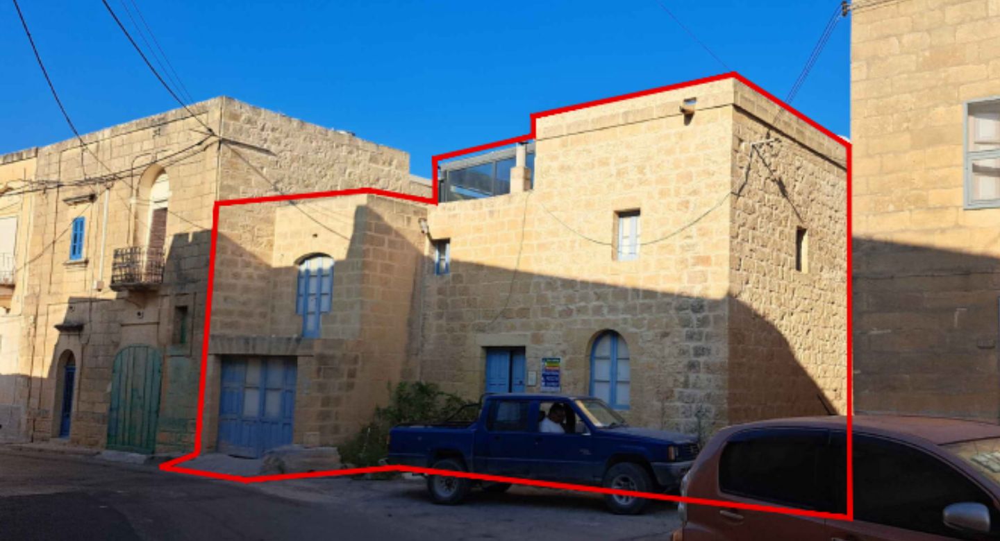 Government COO managing Robert Abela’s private hotel project during taxpayer-funded work hours