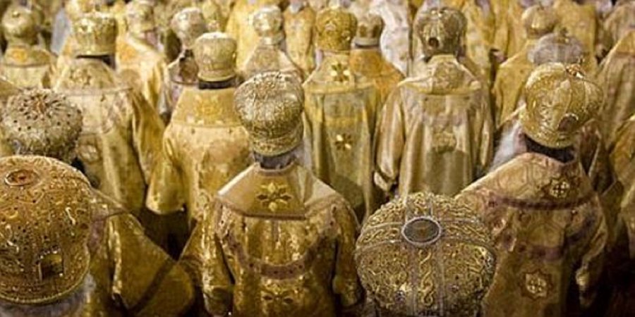 High-ranking clergy in Greece gets a pay rise of 120%