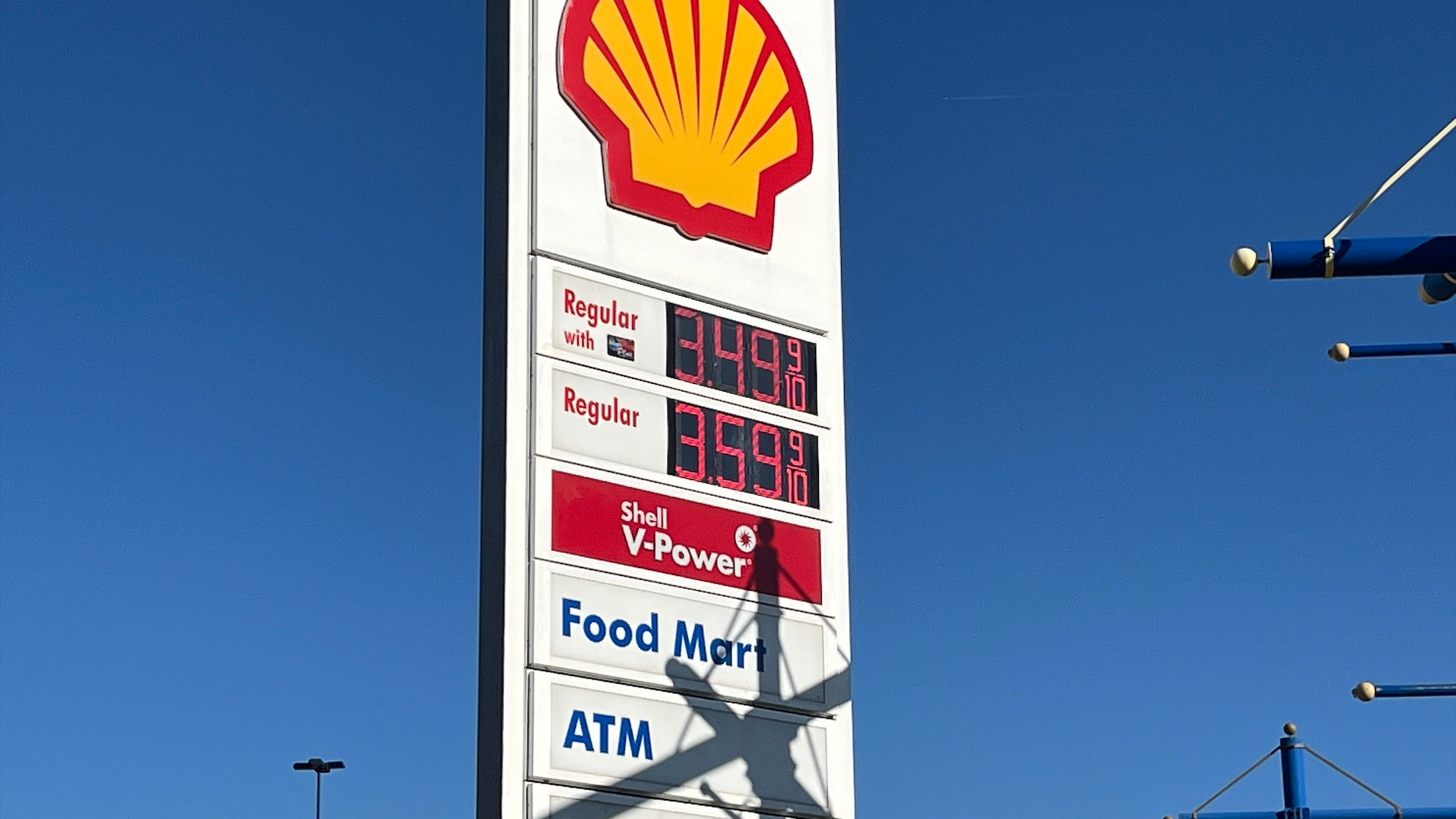 Indiana tops list for cheapest gas prices in the country, thanks to Braun's gas tax suspension - Indianapolis News | Indiana Weather | Indiana Traffic