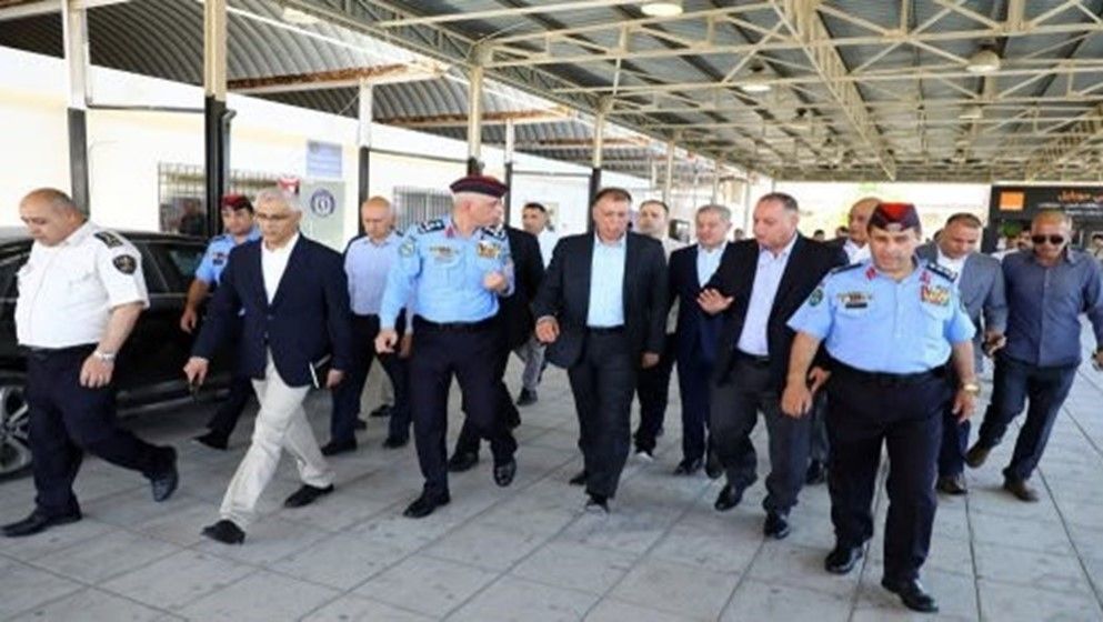 Interior Minister Inspects Operations at King Hussein Bridge...