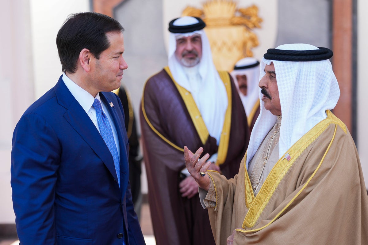 Iran attacks Bahrain and Kuwait following US strikes and threatens to halt talks to end the war