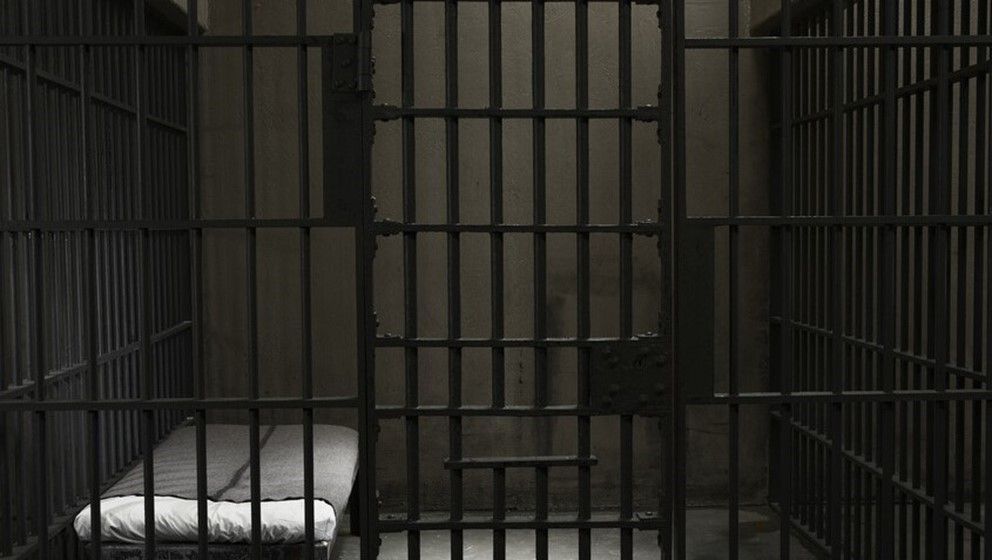 Lebanon Hands Over 128 Convicted Syrians to Damascus Under Pri...