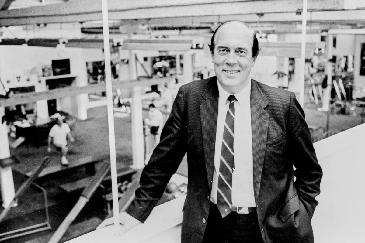 Les Mills, the New Zealand Olympian who founded a chain of gyms, dies at 91