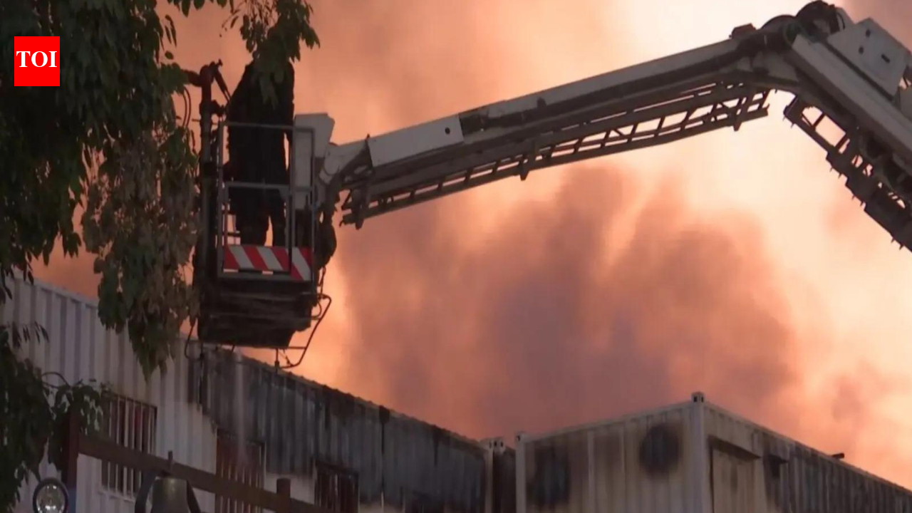 Major fire breaks out in Delhi labour settlement near Udyog Bhawan, no injuries reported | India News