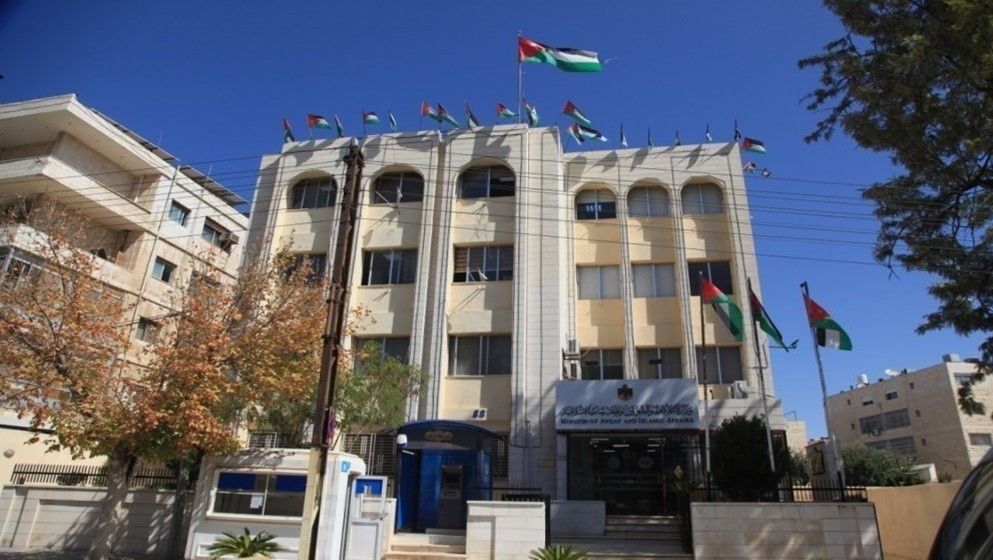 Ministry of Awqaf Signs MoU for Waste Sorting and Recycling in...