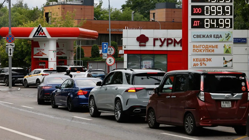 Moscow drivers face hours-long lines at gas stations amid widespread fuel shortage