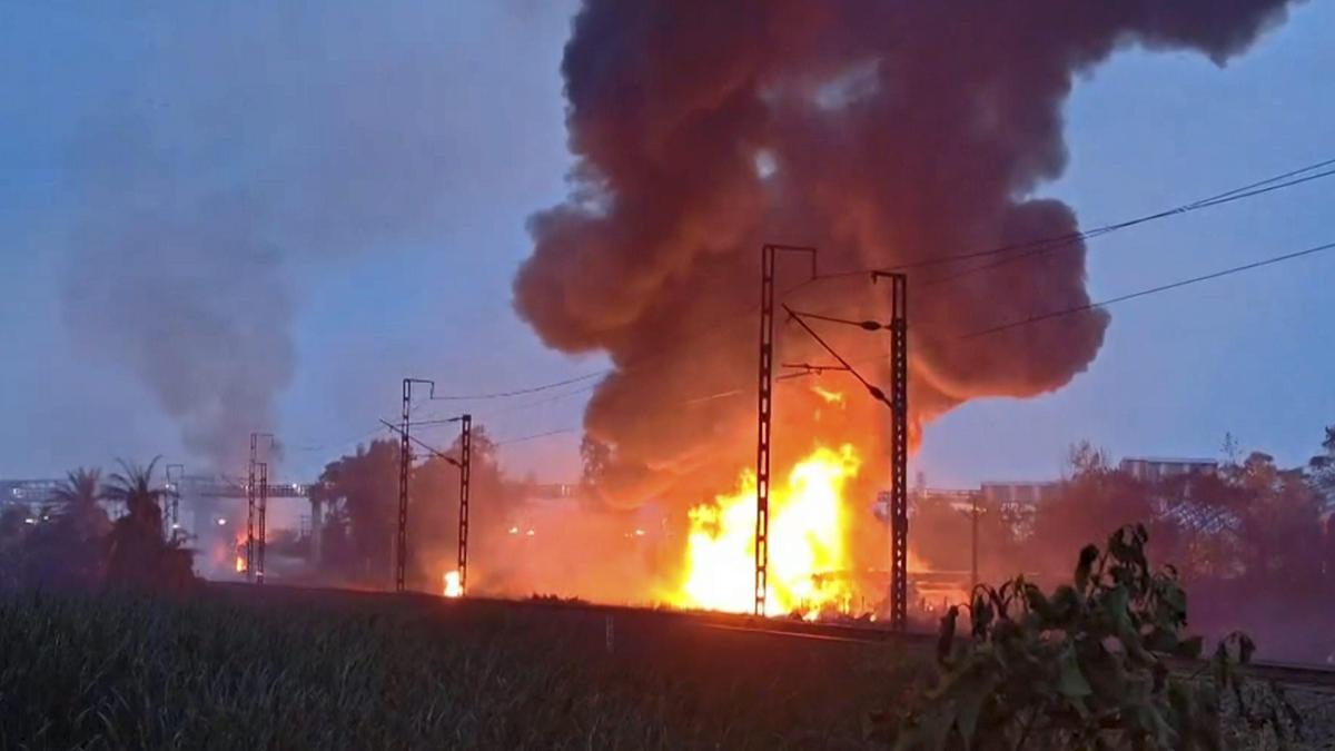 One dead, 17 injured as naphtha pipeline catches fire in Bengal