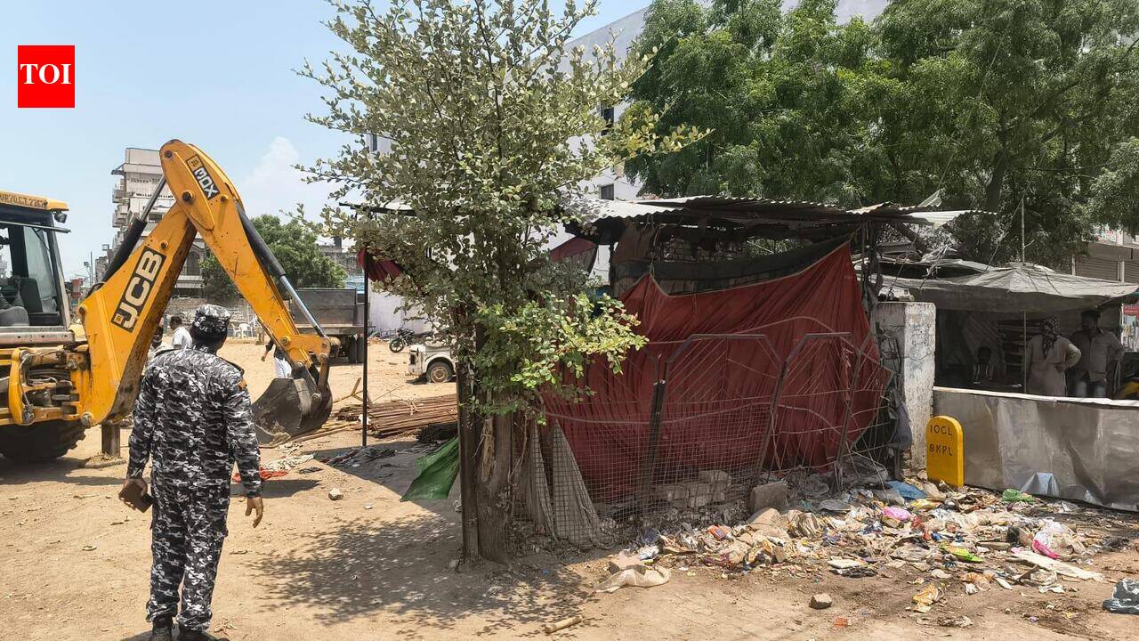 PMC clears encroachment over IOC pipeline corridor at Kareli | Prayagraj News