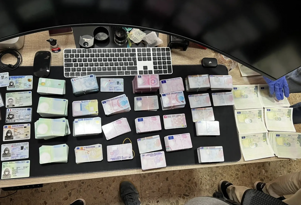 Police bust Alicante counterfeit document workshop linked to migrant smuggling networks