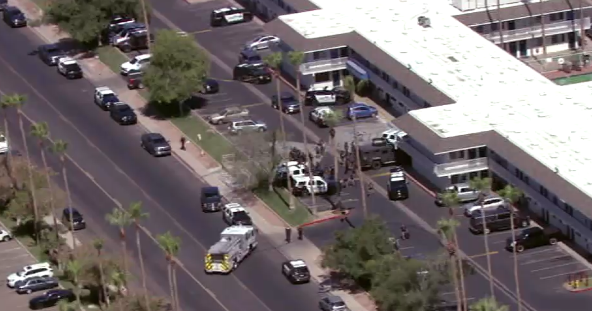 Police working to negotiate with armed person at Motel 6 in Mesa