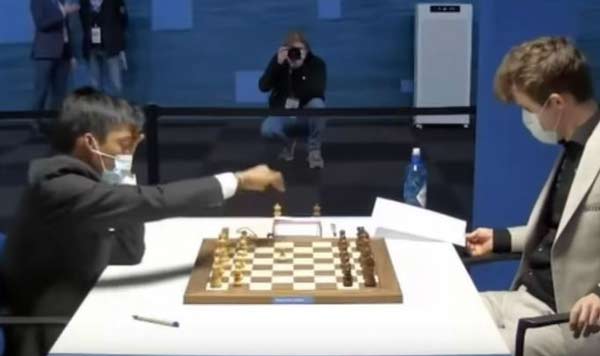 Praggnanandhaa-magnus-carlsen-chess