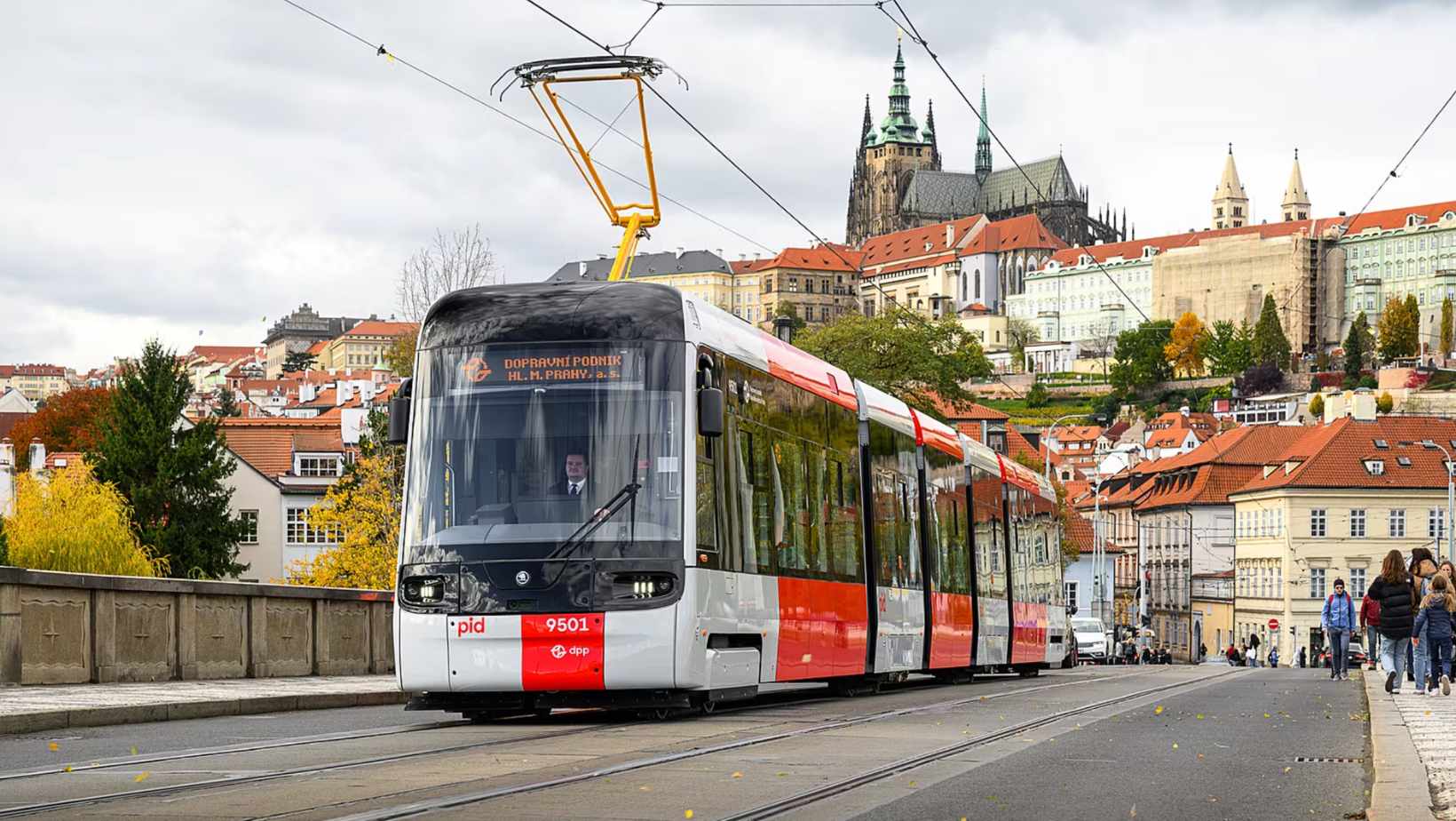 Prague 52T tram wins Red Dot design award