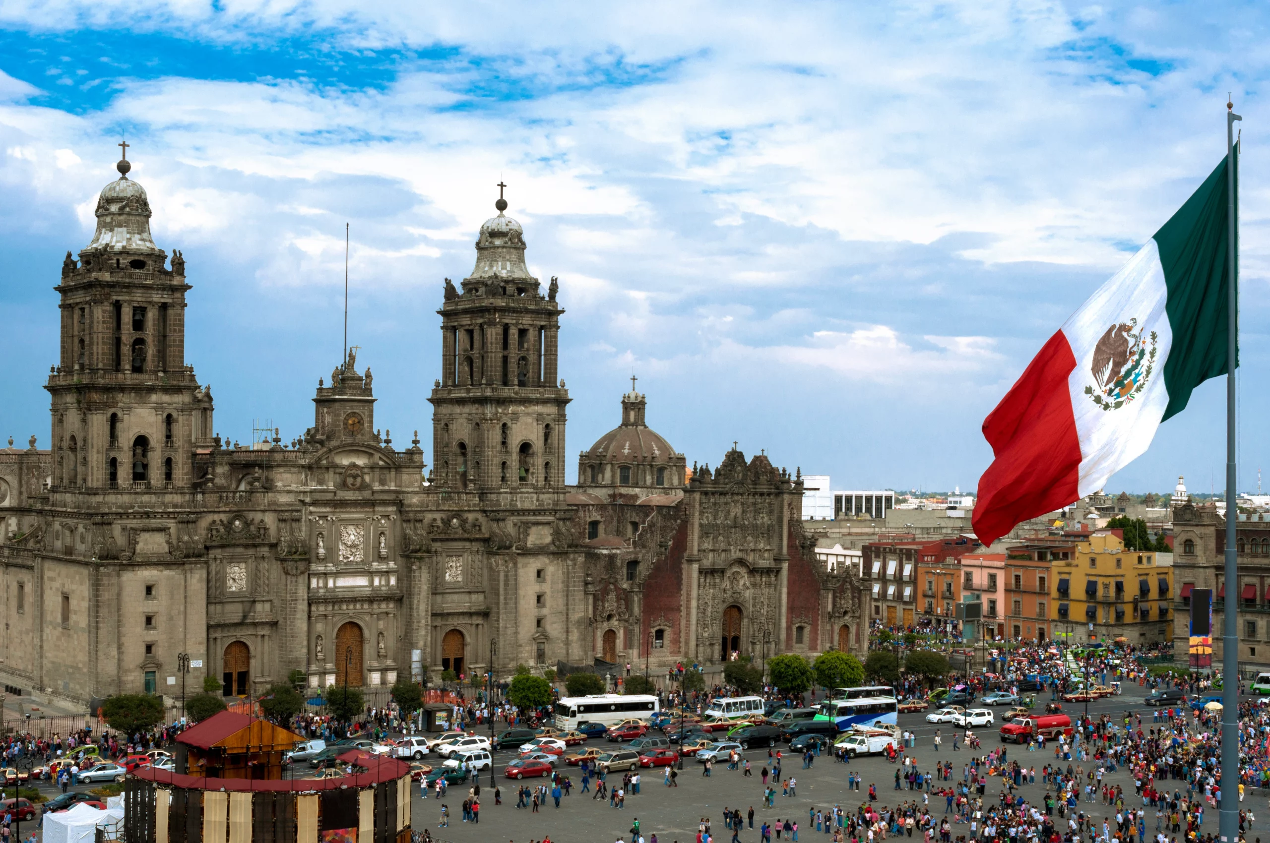 Zocalo square and Mexican flag representing RFC and CURP in Mexico for expats