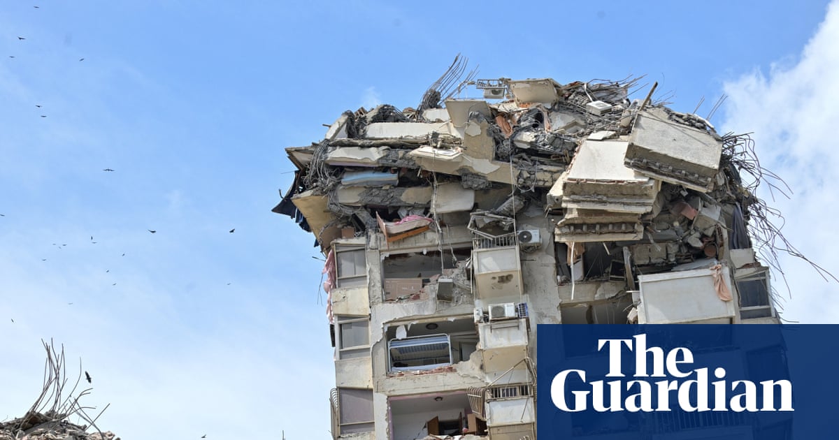 Rescue teams race to Venezuela amid fears thousands killed in earthquakes | Venezuela