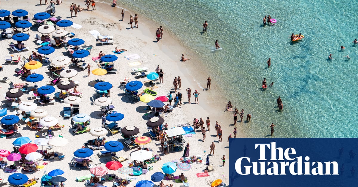 Sardinian beach bans umbrellas for people aged 10 to 65 | Italy