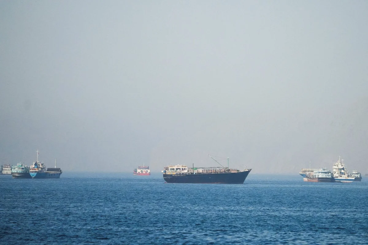 Singapore-flagged cargo ship hit by ‘unknown projectile’ while crossing Hormuz