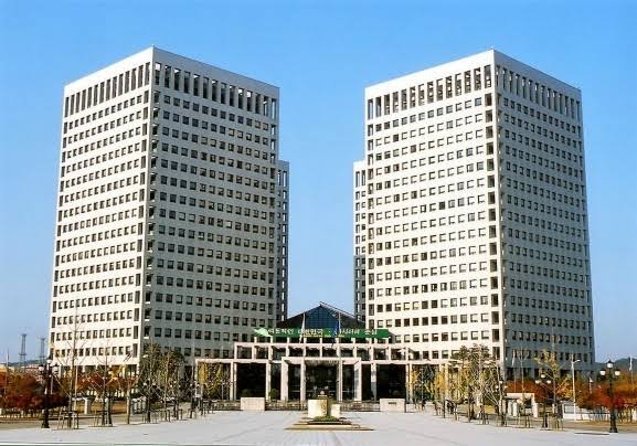 South Korea posts $17 billion trade surplus, exports rise 60% in 20 days