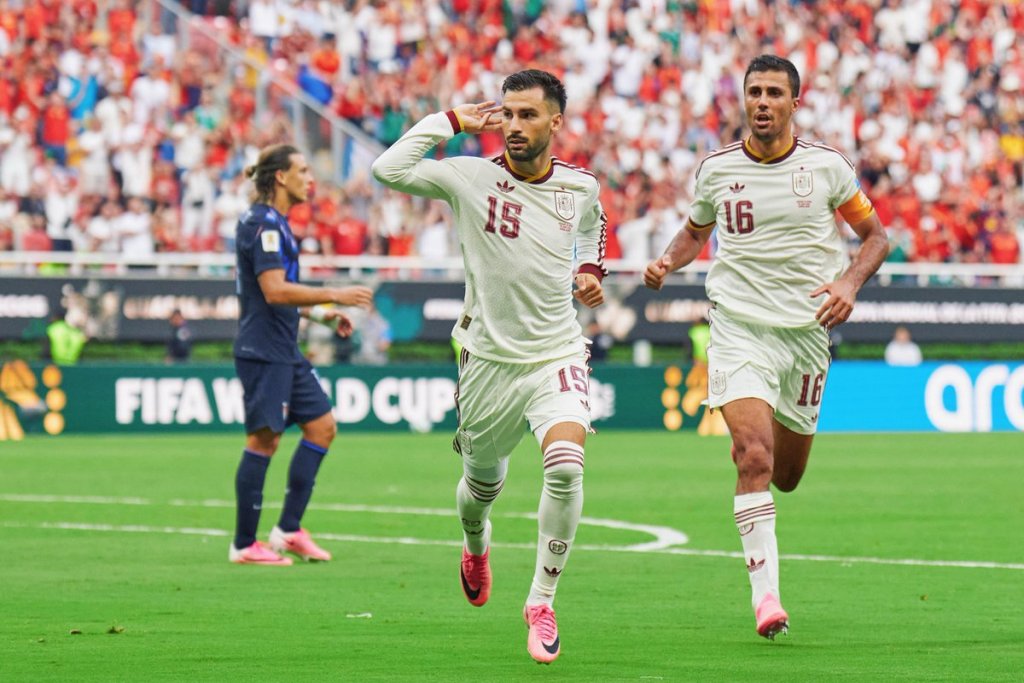 Spain top Group H in World Cup with narrow win as Uruguay suffer shock early exit
