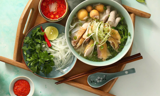 Thai prime minister samples Vietnam's iconic pho noodle soup during Hanoi visit