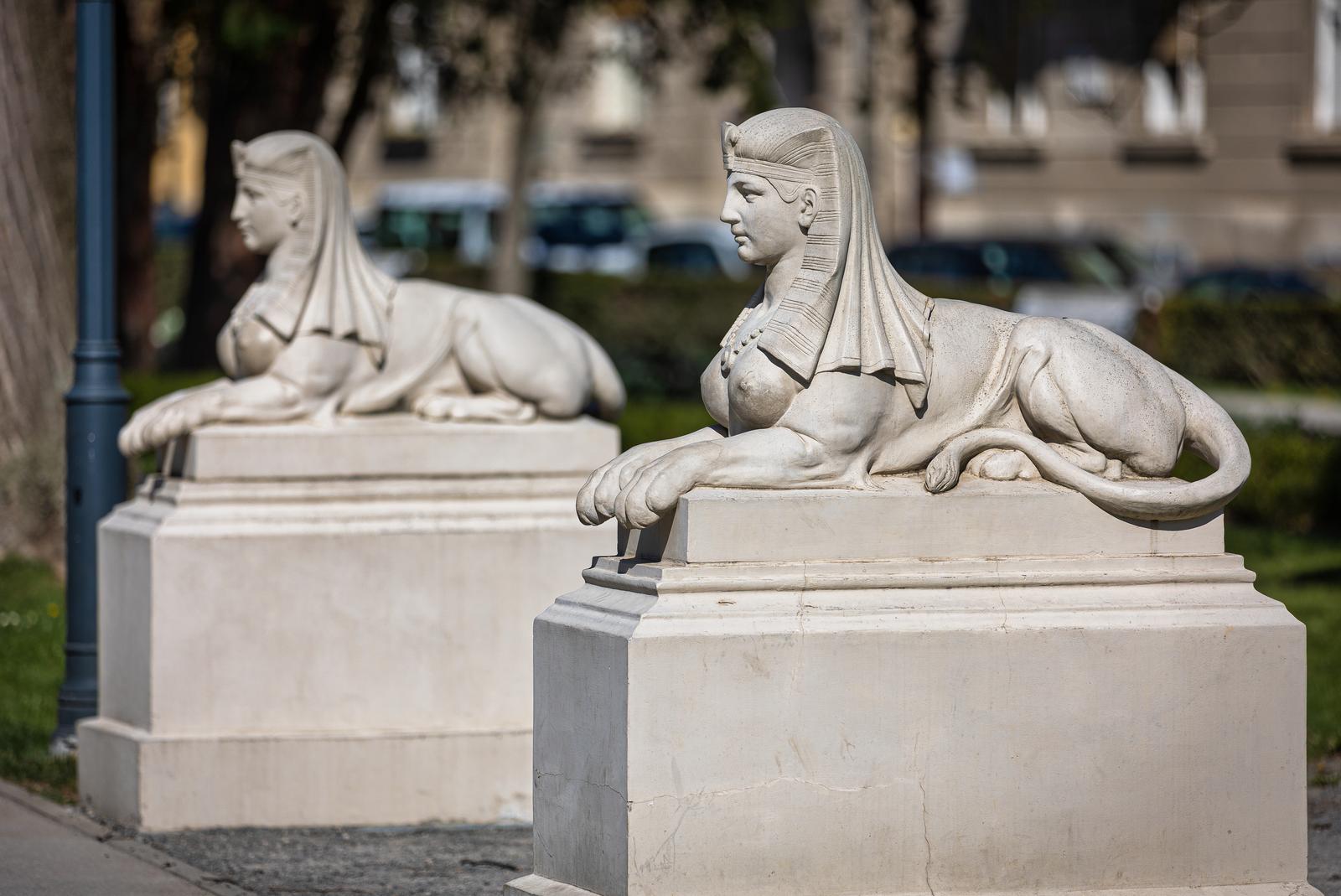 osijek park sphinxes