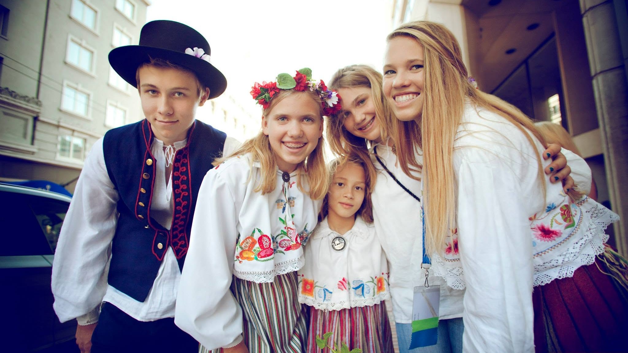 Young Estonians in folk costumes at the West Coast Estonian Days in 2013. Photo by Kiino Villand.
